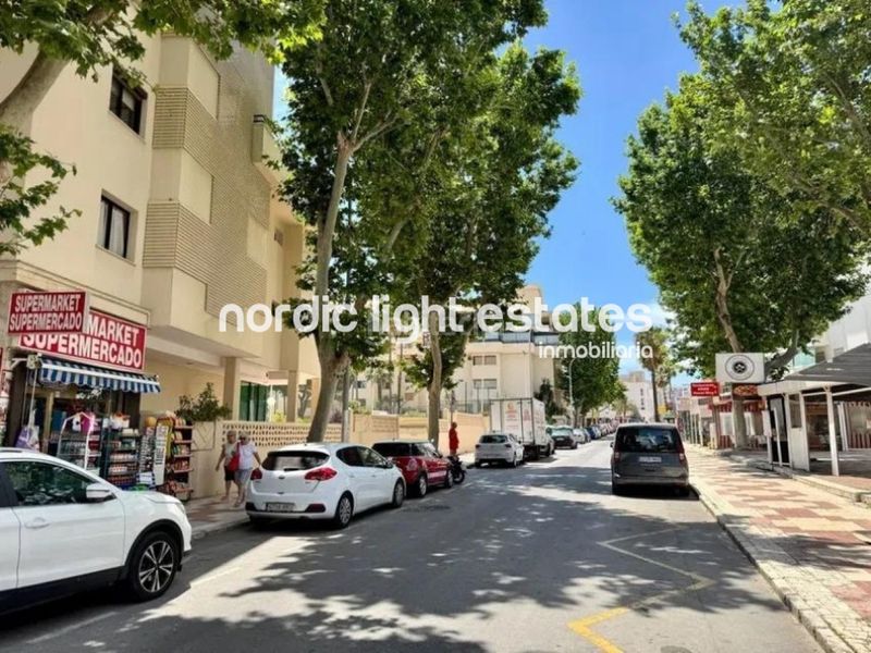 Foto d846b8a6-39a2-4f77-a102-25c777c675e8. Pis amb aparcament piscina a La Carihuela - Los Nidos Torremolinos