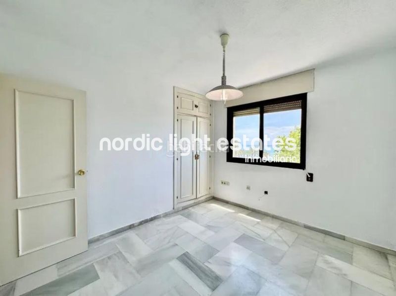 Foto fc0a719c-6ccc-4cbf-9eae-80b6a106fa95. Pis amb aparcament piscina a La Carihuela - Los Nidos Torremolinos