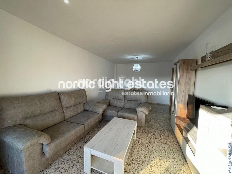 Foto c230e704-24ee-4c0f-805b-1fae784bc14d. Pis amb piscina a Poniente-Faro Torre del Mar