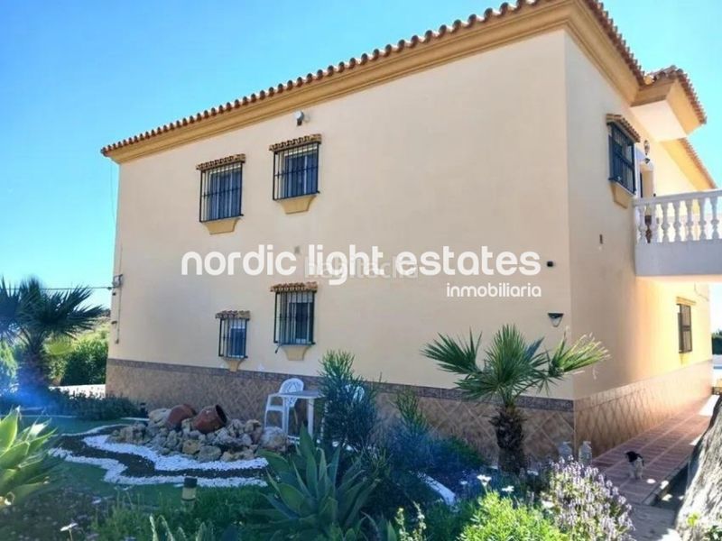 Foto 20081a15-91dd-4b3b-a53b-b19433b6f9f7. Casa amb aparcament piscina a Almayate Bajo