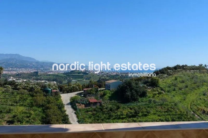 Foto 31e6627f-d44c-4762-99ef-ebf01fd92883. Casa amb aparcament piscina a Almayate Bajo