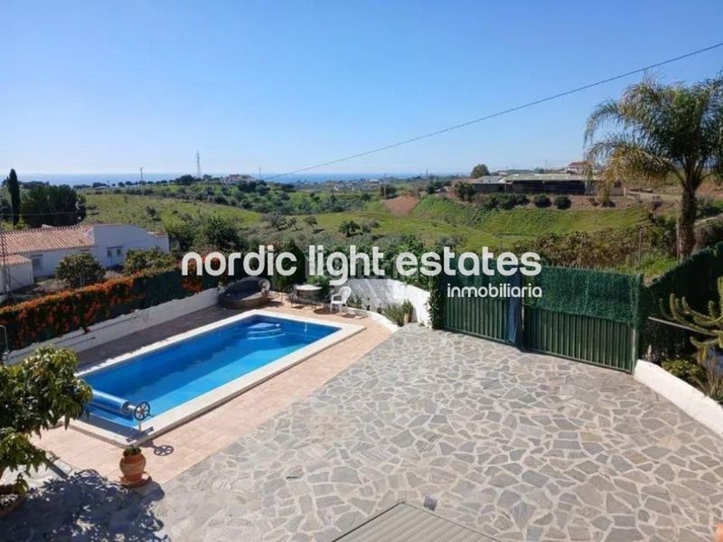 Foto 8b4a5ea4-3f4f-4dfd-a7b9-d56d9d91d007. Casa amb aparcament piscina a Almayate Bajo