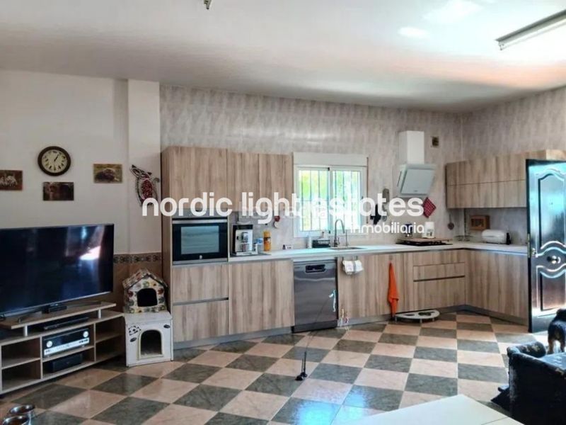 Foto 95b13c14-0a09-4ebc-beb0-86f7a57e3a66. Casa amb aparcament piscina a Almayate Bajo