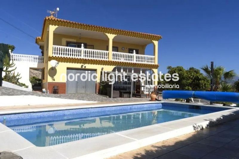 Foto d4011394-a44e-4583-a872-618e5801b027. Casa amb aparcament piscina a Almayate Bajo