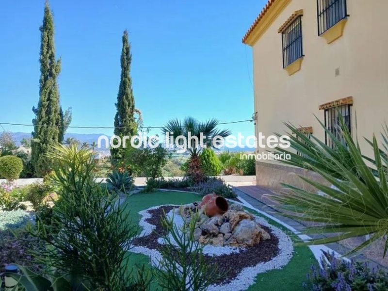 Foto fbe0c43e-7fca-4e05-a2e0-5af755d5a9cb. Casa amb aparcament piscina a Almayate Bajo