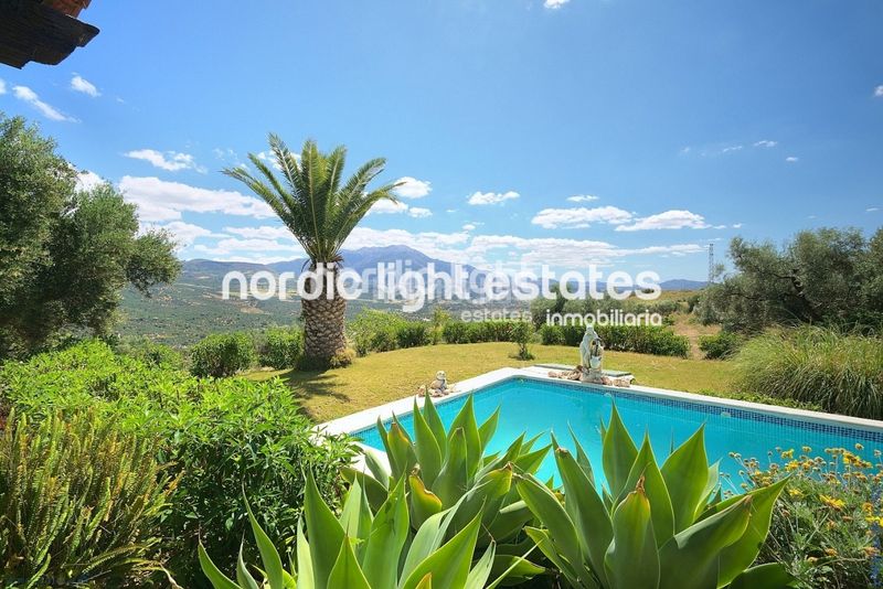 Foto 5bef2327-aa58-4b7f-a560-46b0ce26056f. Casa amb aparcament piscina a Periana