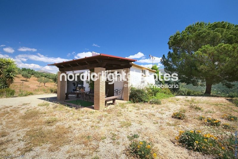 Foto 89f4bb9b-cd56-43b0-8cf2-40d08e75cf45. Casa amb aparcament piscina a Periana
