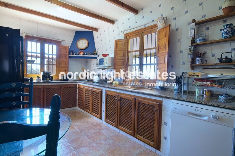 Foto efb46287-1624-4a52-84b5-b85cc6cccf06. Casa amb aparcament piscina a Periana