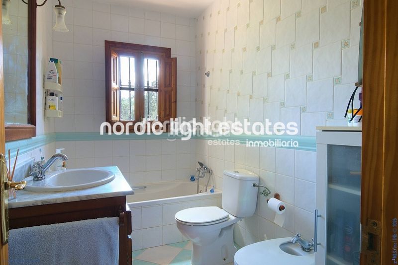 Foto f0a3dc57-2e61-45ab-9c83-5d676c636577. Casa amb aparcament piscina a Periana