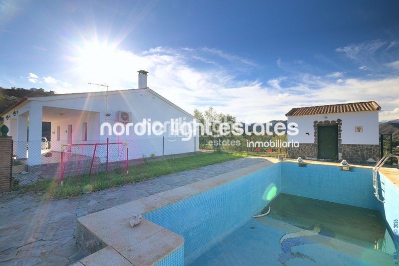 Foto eb144ded-bd41-4d8f-8474-2437cb29d97a. Maison avec piscine dans Comares