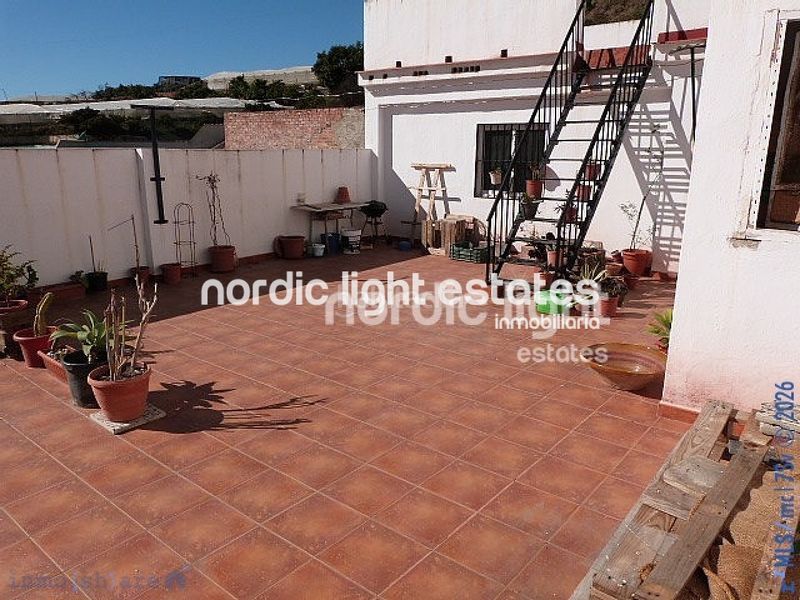 Foto bce08830-37fd-4aab-8154-17030c428b79. Casa amb aparcament a Algarrobo pueblo Algarrobo