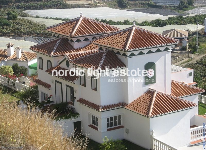 Foto 47144e9e-b819-4b92-9cc4-ade5484a893f. Maison avec piscine dans Torrox park Torrox