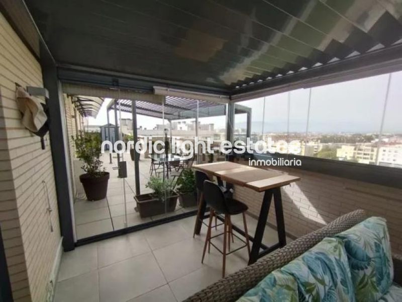 Foto c1b6916b-6e9f-4d2f-babb-68d4338cb988. Pis amb aparcament a Teatinos Málaga