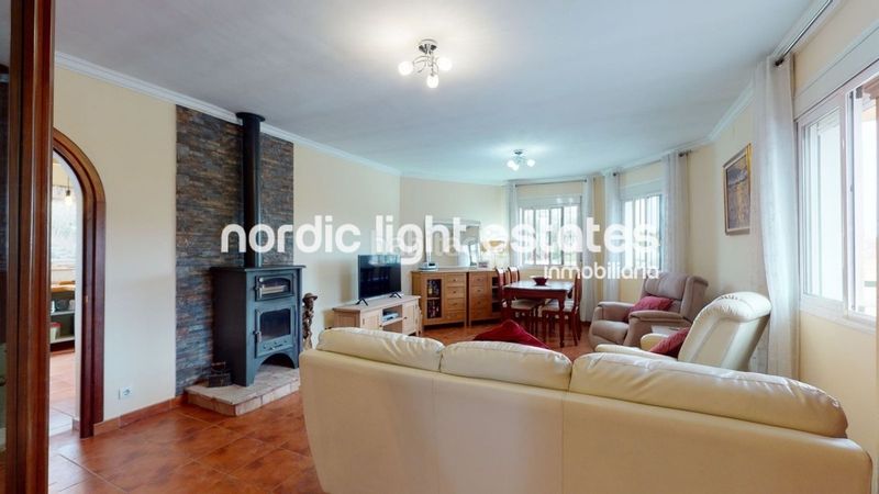 Foto b1c1b0c7-78c0-4abc-9b3c-d253ec8f6b0b. Casa amb piscina a Cómpeta