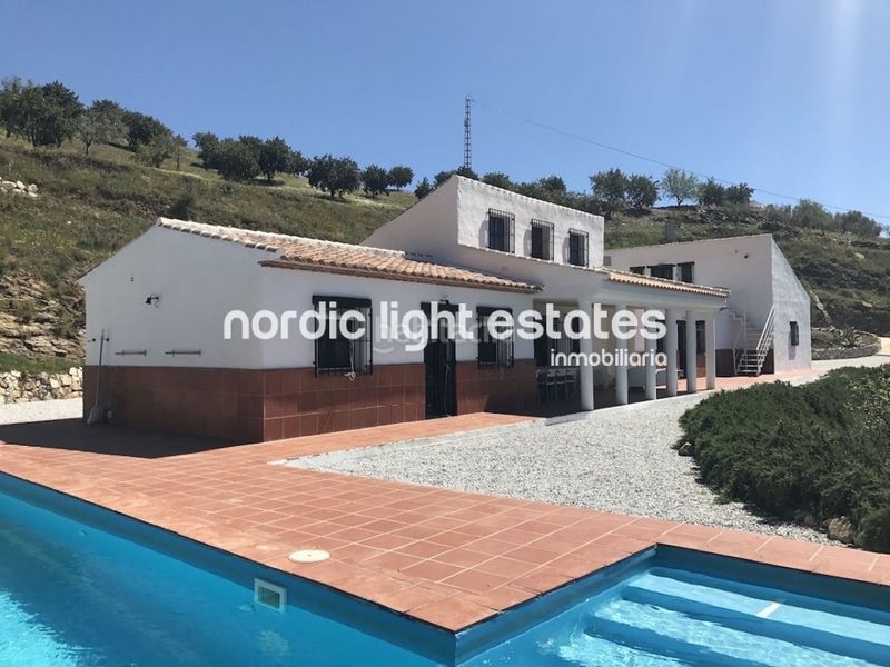 Foto 2596b86d-c18c-44a2-866a-3b6b76773346. Casa en Canillas de Aceituno