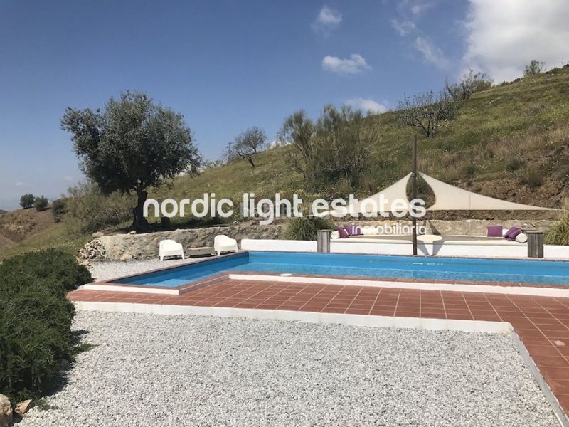 Foto 35060775-8949-4d8f-bece-127d908a62db. Casa en Canillas de Aceituno