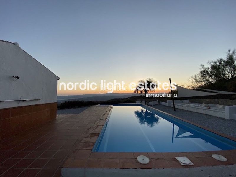 Foto cddc382d-ccec-4e7d-910d-a628baba0f73. Casa en Canillas de Aceituno