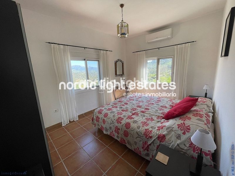 Foto 09ebf963-6c4a-4ed2-b844-c1c6ce59b8e1. Casa con piscina in Comares