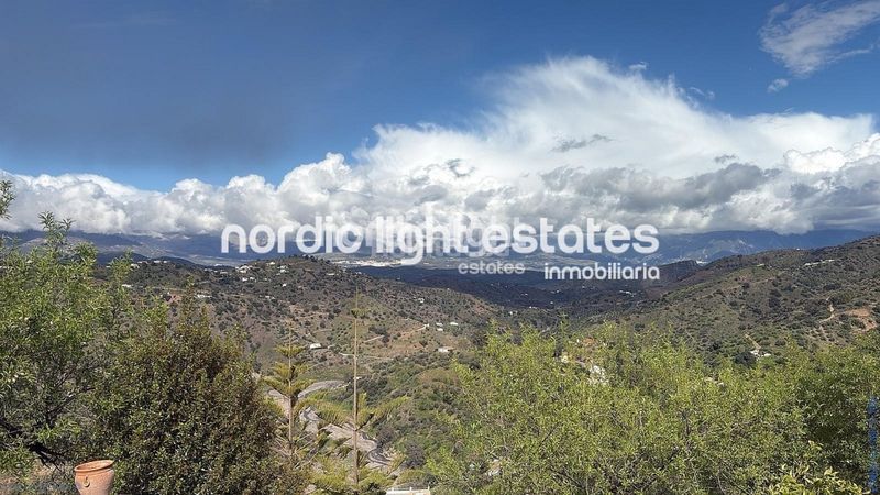 Foto 903a1524-ca40-4d1a-b25b-1e88d1c6202d. Casa con piscina in Comares