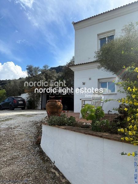 Foto bc95ef0b-3b3e-4fa8-bd89-b807765d8b62. Casa con piscina in Comares