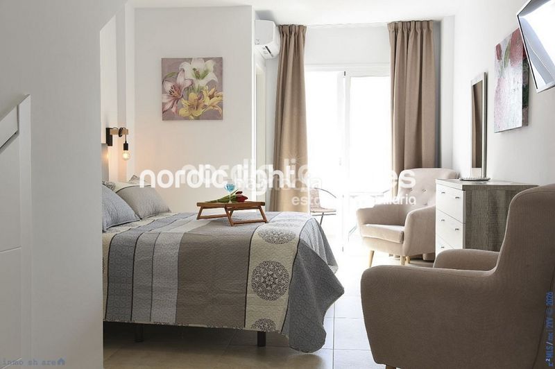 Foto e8dad05d-4667-40cd-8660-7a512433c5dd. Casa en Avda Pescia - Ctra de Frigiliana Nerja
