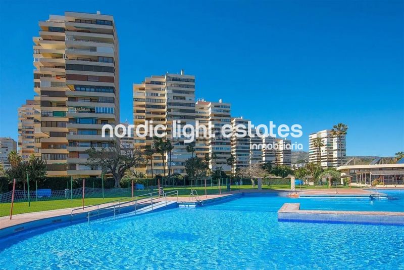 Foto 1202f3a7-fb88-4154-a481-b11f2b90f13c. Pis amb aparcament piscina a Playamar - Benyamina Torremolinos