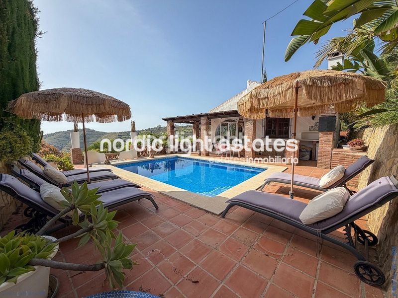 Foto ced6a383-1417-45d4-b7af-40d3444b93ca. Casa en Torrox pueblo Torrox
