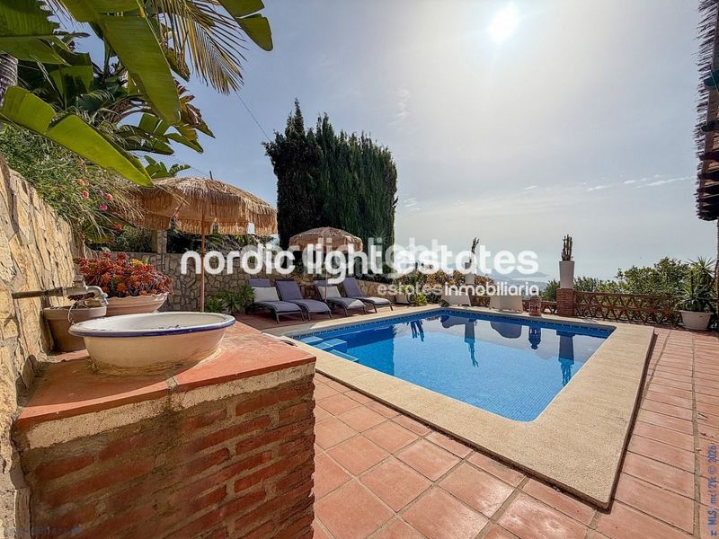 Foto d5a09d8d-465b-48d7-b44a-4c2fcca55fe5. Casa en Torrox pueblo Torrox