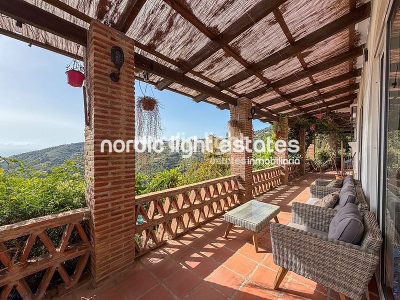 Foto db3d0fa2-eb52-41ec-9312-3ec109eb930f. Casa en Torrox pueblo Torrox