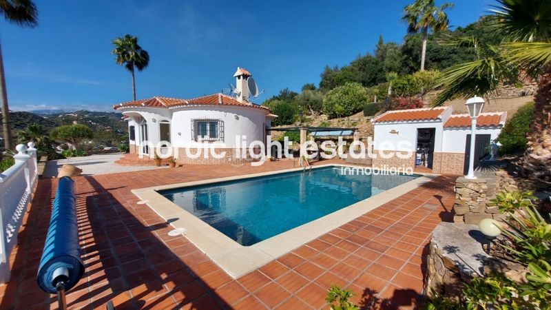 Foto 04194c6d-de71-45ea-837b-ea775abec940. Maison avec piscine dans Torrox pueblo Torrox