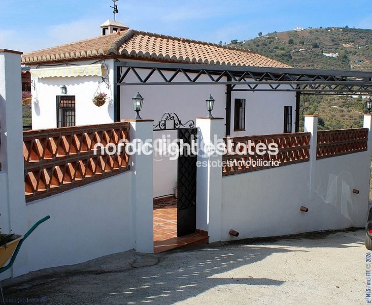 Foto 057e110b-8fe4-493c-aaec-068d431599fd. Casa en Torrox pueblo Torrox