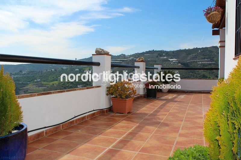 Foto 14a30ec4-4272-4f10-a350-2e3ef632b73a. Casa en Torrox pueblo Torrox