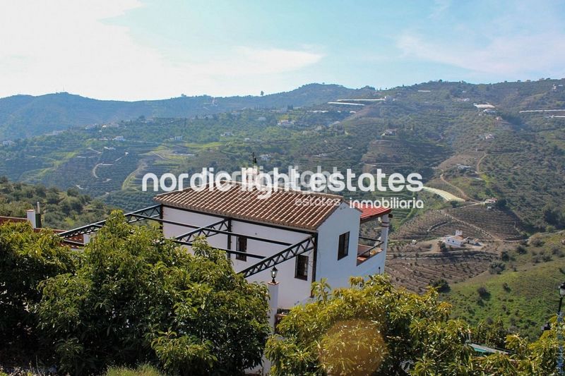 Foto 2bbb7f88-4a6d-4d8c-9522-305efd925fad. Casa en Torrox pueblo Torrox