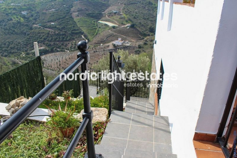 Foto 50adb45b-4b52-4c58-a1c9-acd213d0fad9. Casa en Torrox pueblo Torrox