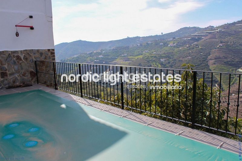 Foto f3ec06a3-4863-4748-9d56-f4ce943551f6. Casa en Torrox pueblo Torrox