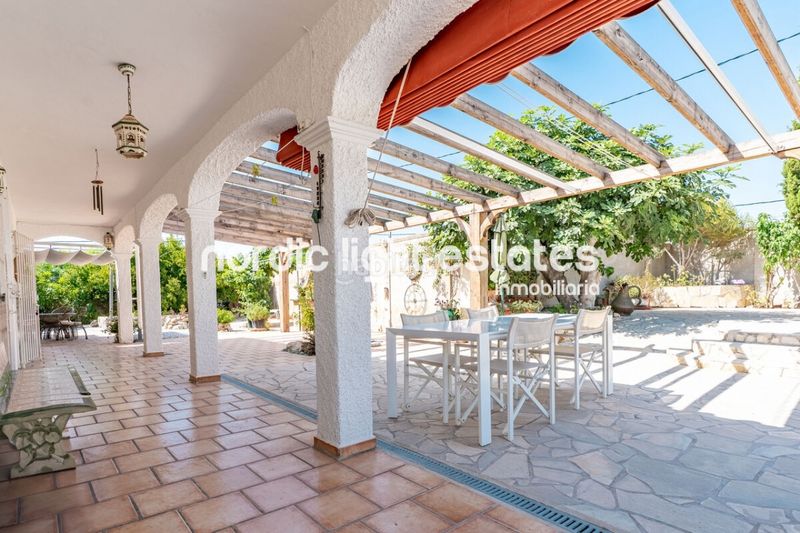 Foto 5695a568-d559-4c19-8f7a-f49595a6d56d. Casa amb aparcament piscina a Avda Pescia - Ctra de Frigiliana Nerja