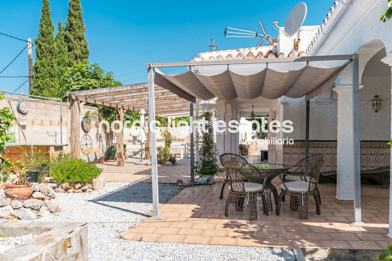 Foto 6a21e32e-b8cf-4094-8ef3-3a21ed291b07. Casa amb aparcament piscina a Avda Pescia - Ctra de Frigiliana Nerja