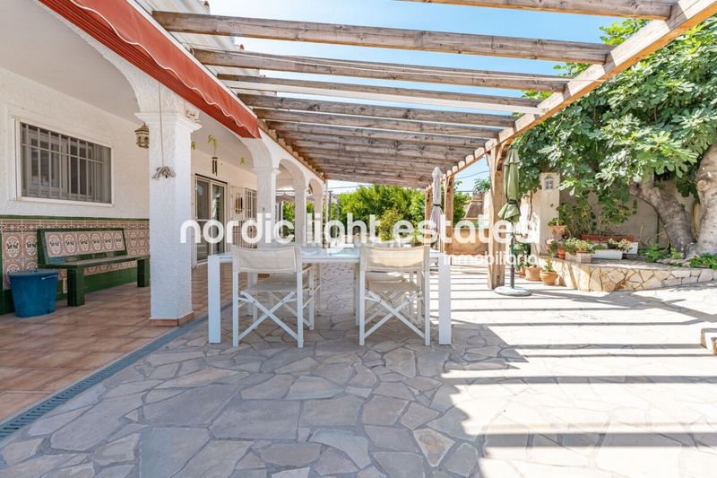 Foto cd3d7a5e-6436-4132-bb1f-b182ecda9c99. Casa amb aparcament piscina a Avda Pescia - Ctra de Frigiliana Nerja