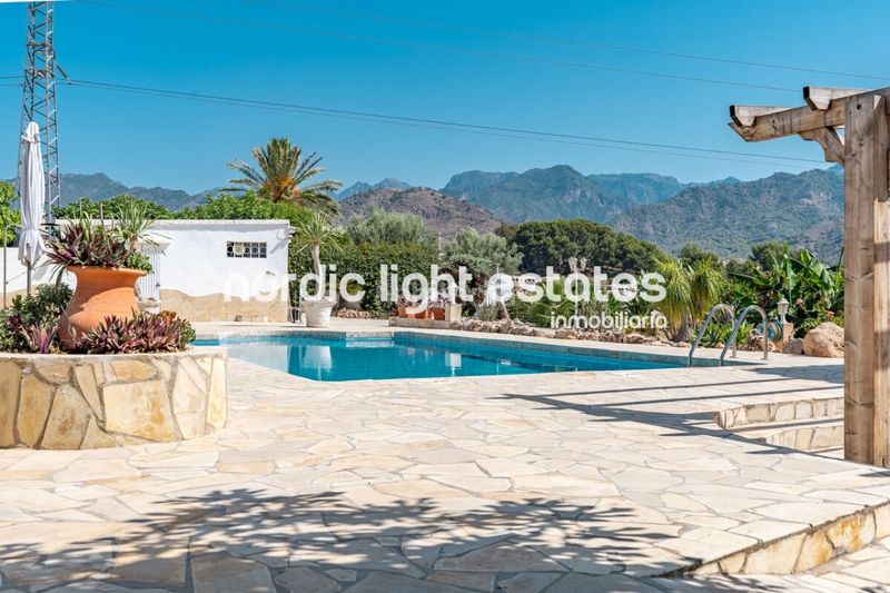 Foto d1f7492d-ef36-412b-b4c3-7447f61757fd. Casa amb aparcament piscina a Avda Pescia - Ctra de Frigiliana Nerja