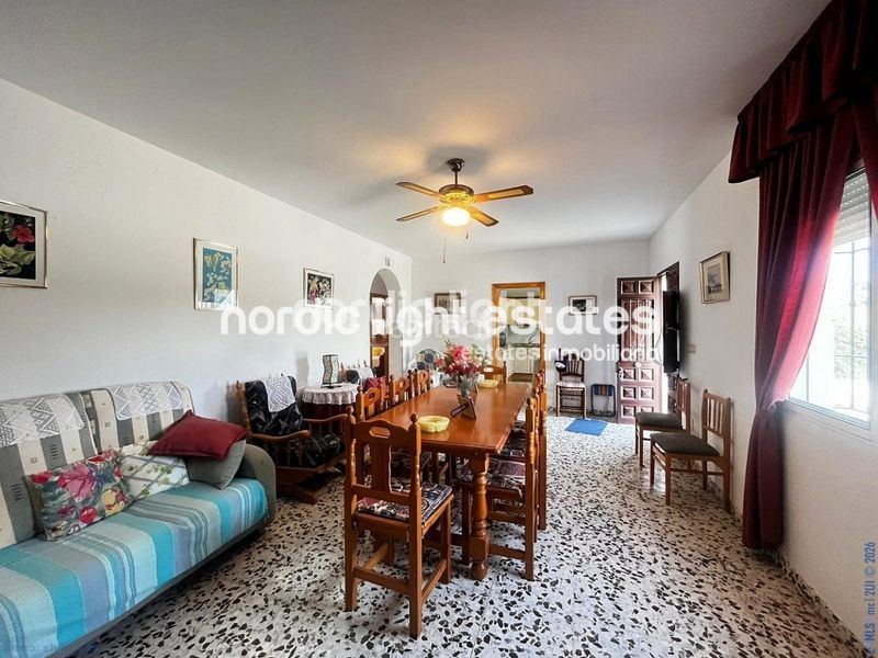 Foto 3299fee7-d65c-485e-8a2c-7a19b0bcb847. Casa amb aparcament a Canillas de Aceituno