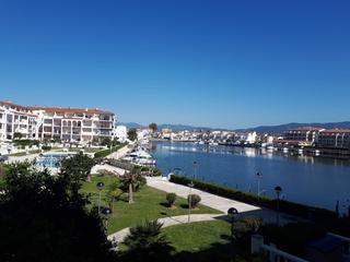 Pis a Carmençó. Piso reformado con bonitas vistas al canal