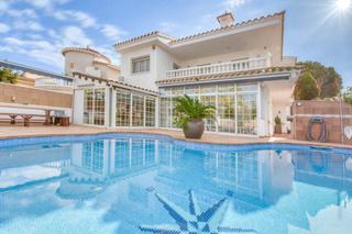 Xalet a Requesens. Maravillosa casa con piscina