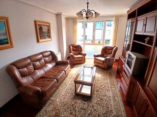 Flat  Barrio marrón. Se vende piso de tres habitaciones amueblado en marrón