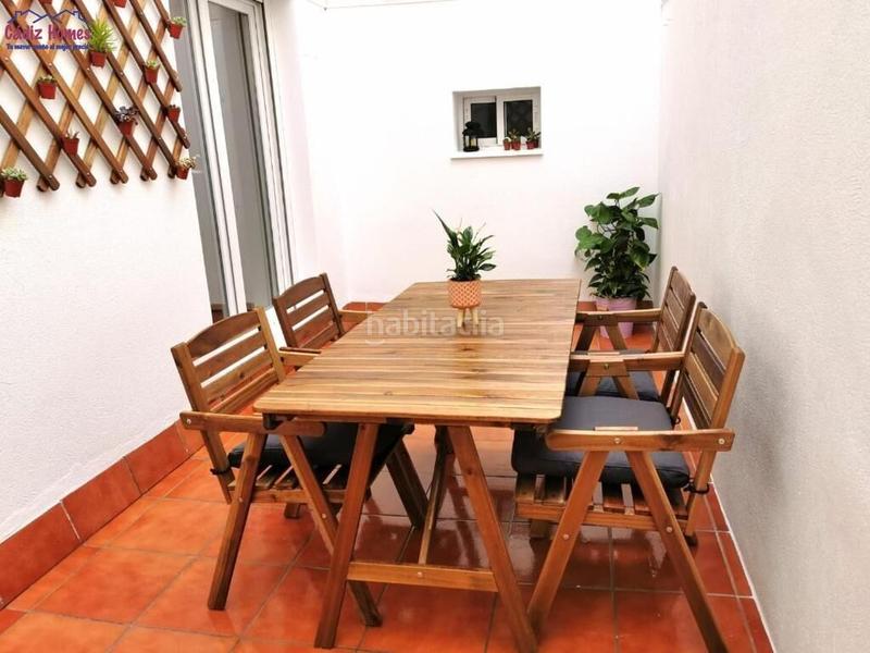 Foto 4e43d2e7-4463-4e37-8107-d5898bed8ef3. Piso apartamento en planta baja .zona teatro falla en Cádiz