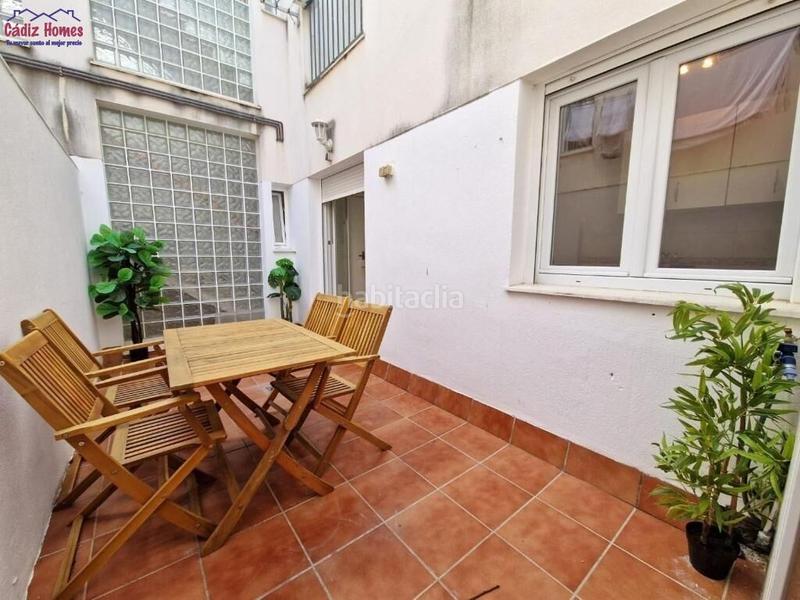 Foto 6ca98534-6e9f-4244-864f-e05985027775. Piso apartamento en planta baja .zona teatro falla en Cádiz