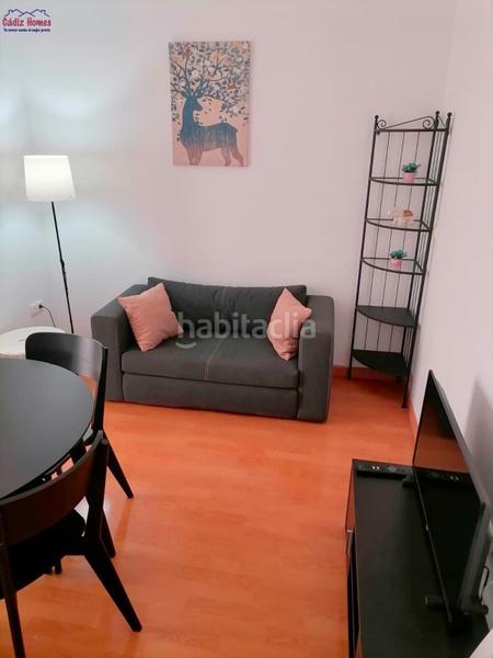 Foto 8ad5a5e6-3b27-4765-b662-addd8a42f073. Piso apartamento en planta baja .zona teatro falla en Cádiz