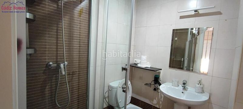 Foto ae06bd75-0eee-40ba-9aa8-397a8d016ce1. Piso apartamento en planta baja .zona teatro falla en Cádiz