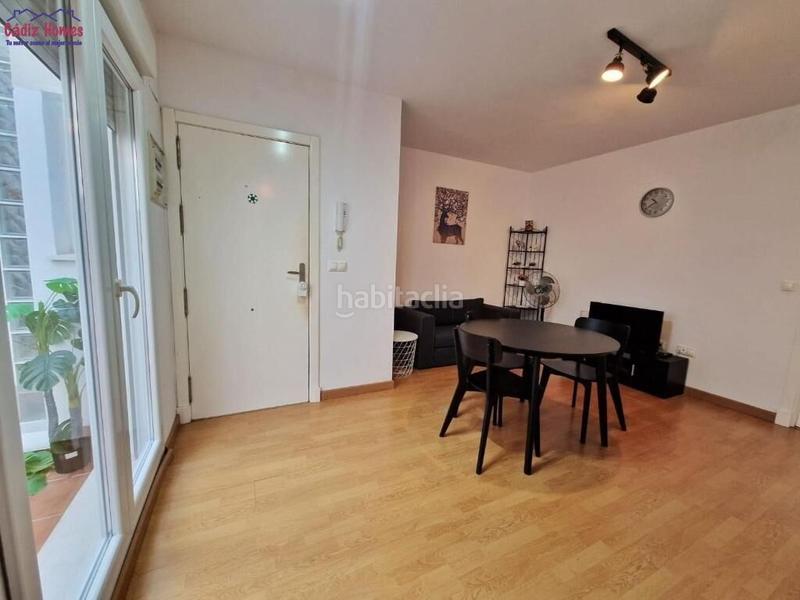 Foto c8a5d4be-76b1-4a4b-baee-63af0e956e3e. Piso apartamento en planta baja .zona teatro falla en Cádiz