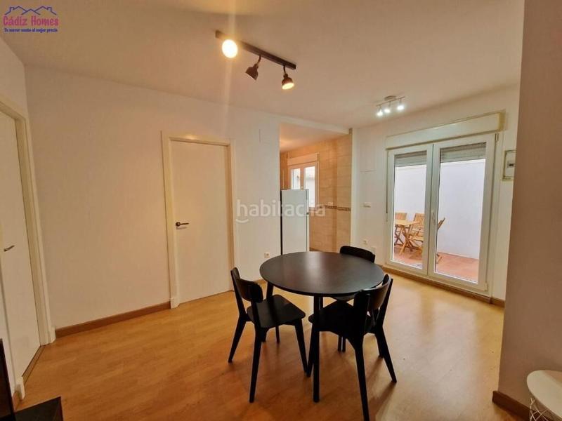 Foto f634eb0d-2326-4832-819c-11d46a8a889a. Piso apartamento en planta baja .zona teatro falla en Cádiz