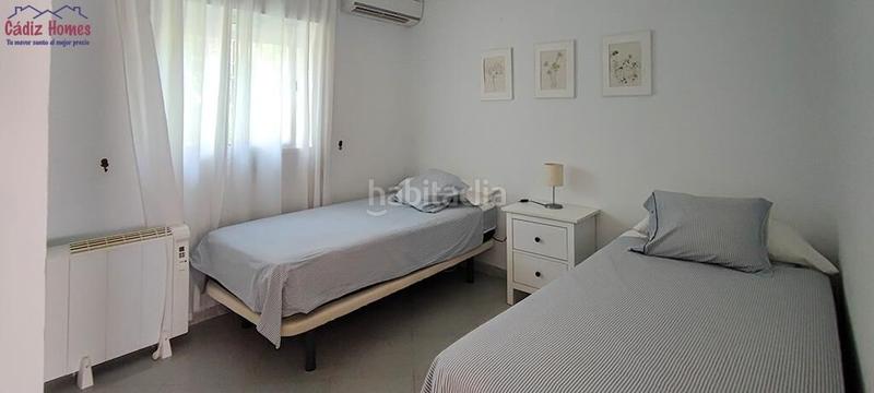 Foto 25f4e4bb-66f5-466d-88ce-7cbf48d02289. House with parking in La Barrosa Chiclana de la Frontera